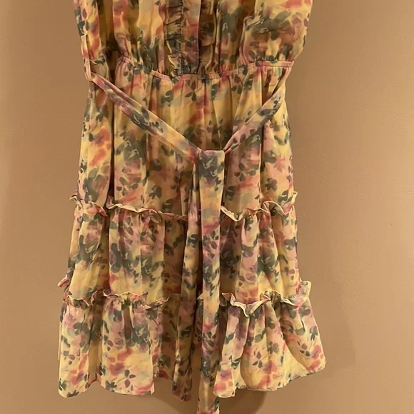 Medium Harper Wren Easter dress, buttons and a front tie. Flowery and flowy. - Picture 4 of 7